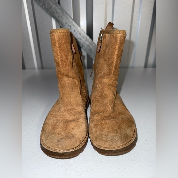 Ugg girl boots size 9 - Picture 3 of 10